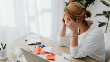 Krijgen mensen in de bijstand teveel geld? 'Veruit de meeste mensen gaan er financieel op vooruit door te gaan werken'