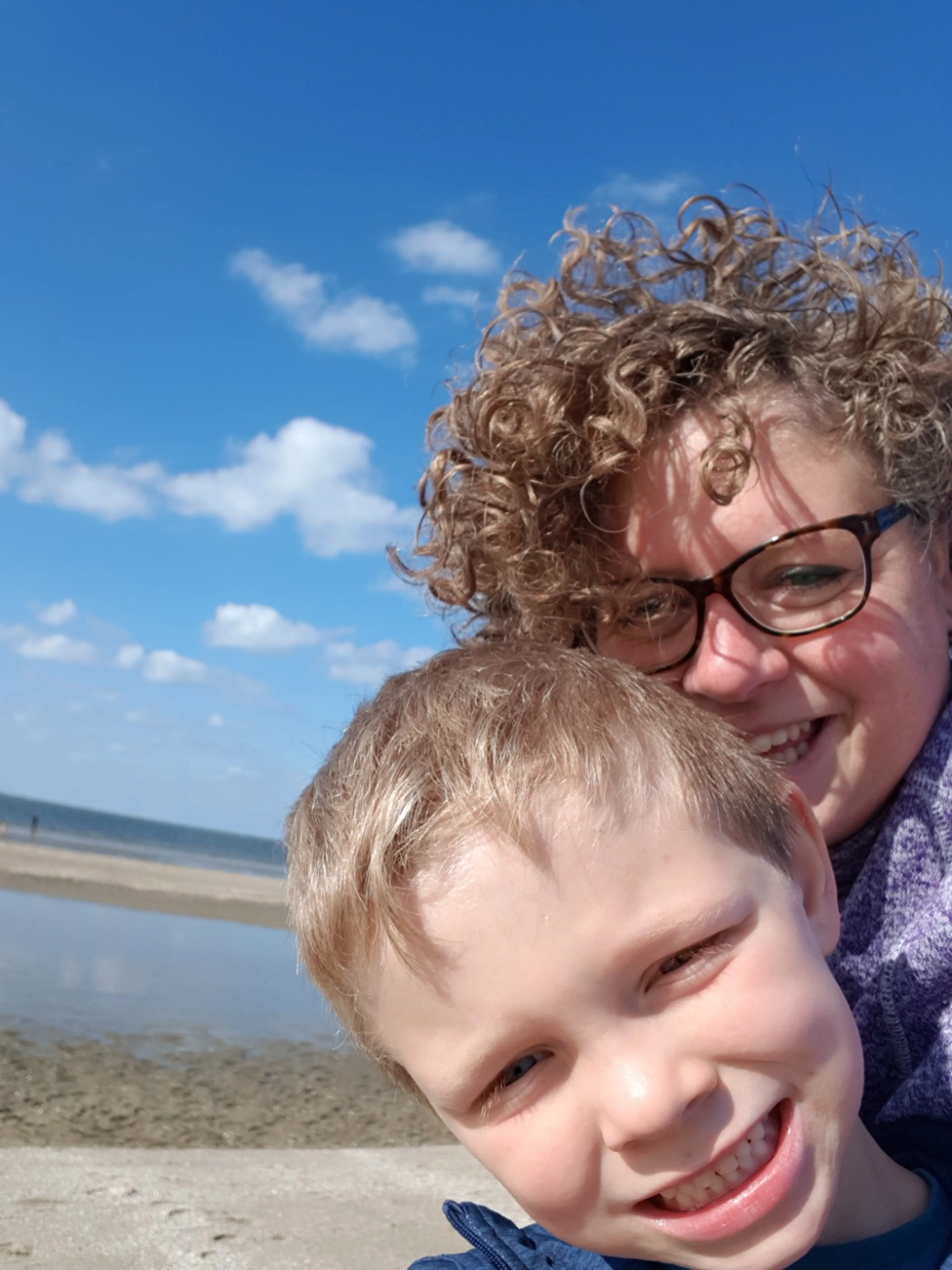 Tygo en Manon op het strand