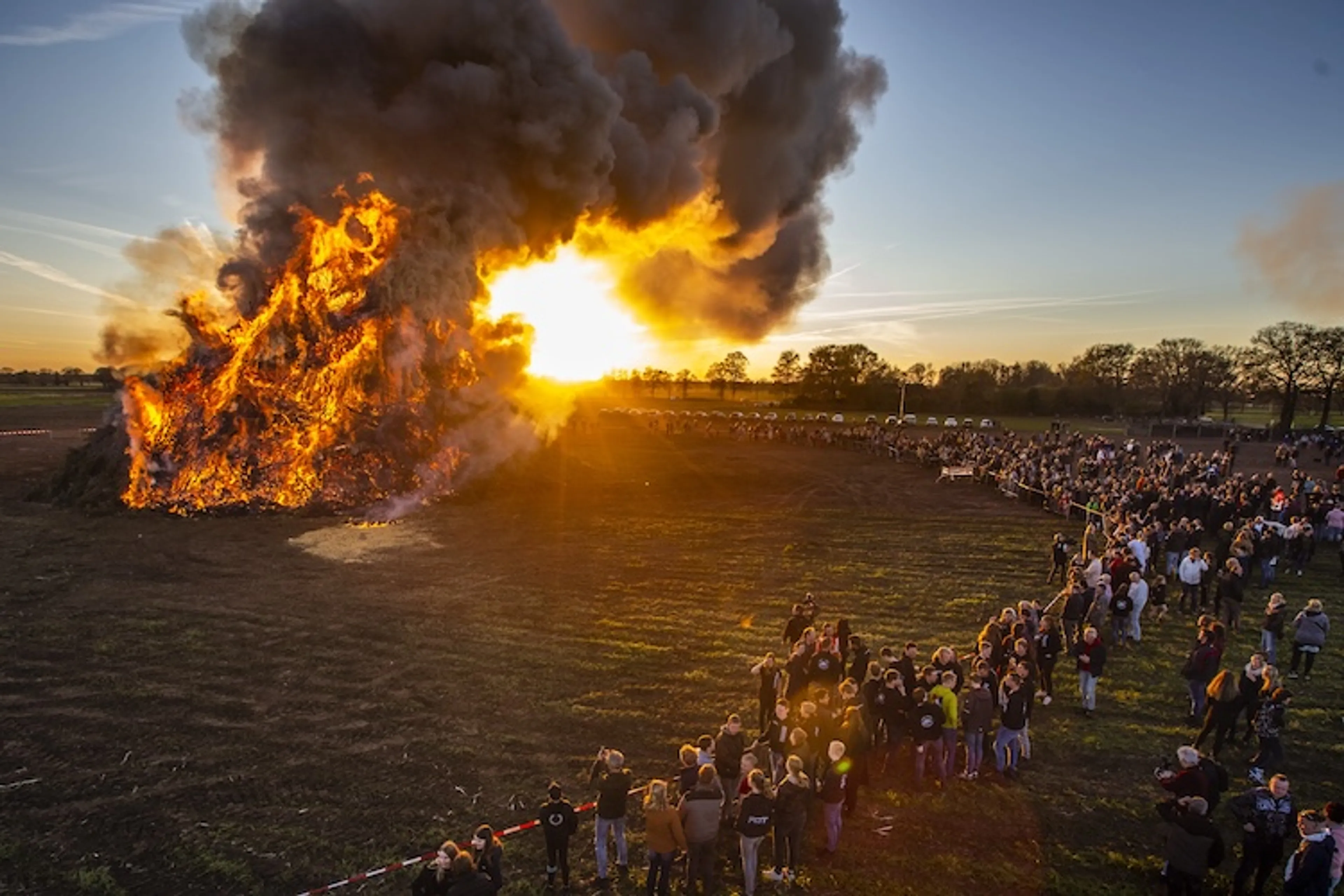 Paasvuren komen door de regelgeving steeds meer onder druk te staan.