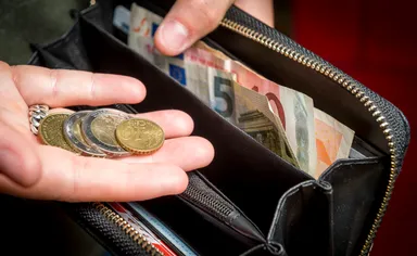 Nederlander spaart meer, maar zorgen blijven: 'Met minder dan 500 euro ben je wel erg kwetsbaar'
