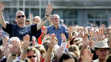 Bestaat genezing na gebed? 'Ze sprong op uit haar rolstoel'