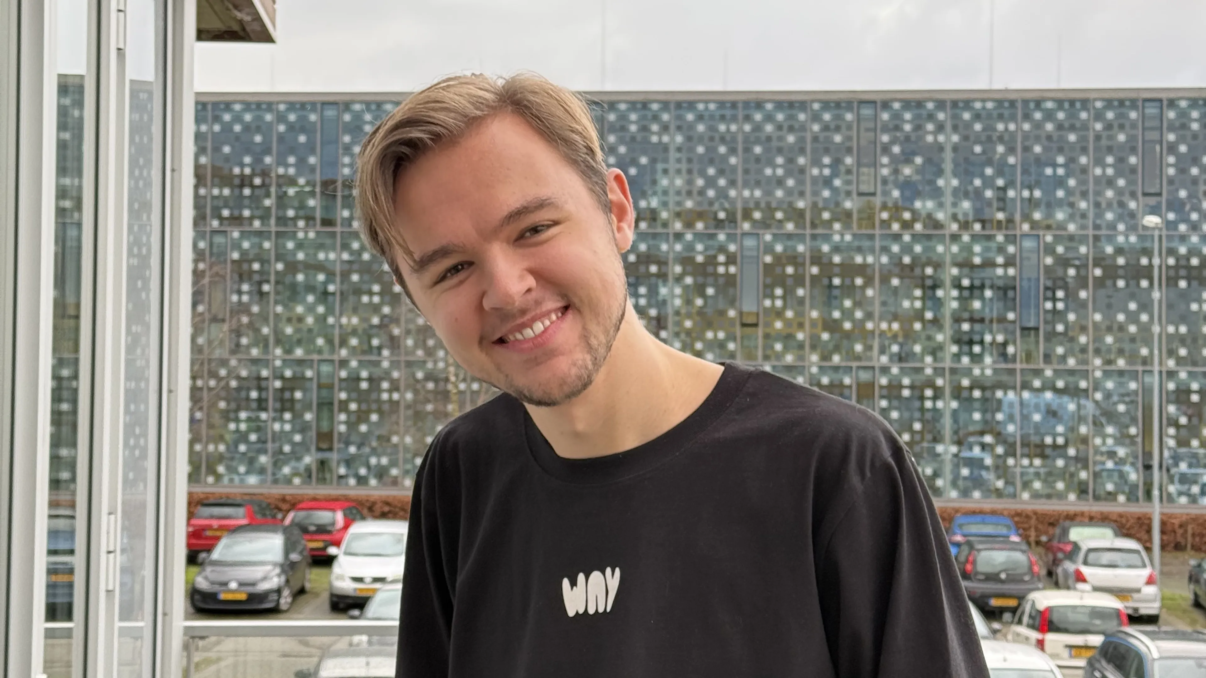 Stijn (24) is gastheer op Opwekking voor mensen met een beperking: 'Ik wil delen dat God er ook in de diepste pijn is'