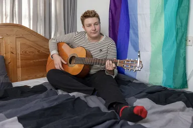 Thomas (24) is trans en christen: 'Ik leef nu, in plaats van dat ik overleef'