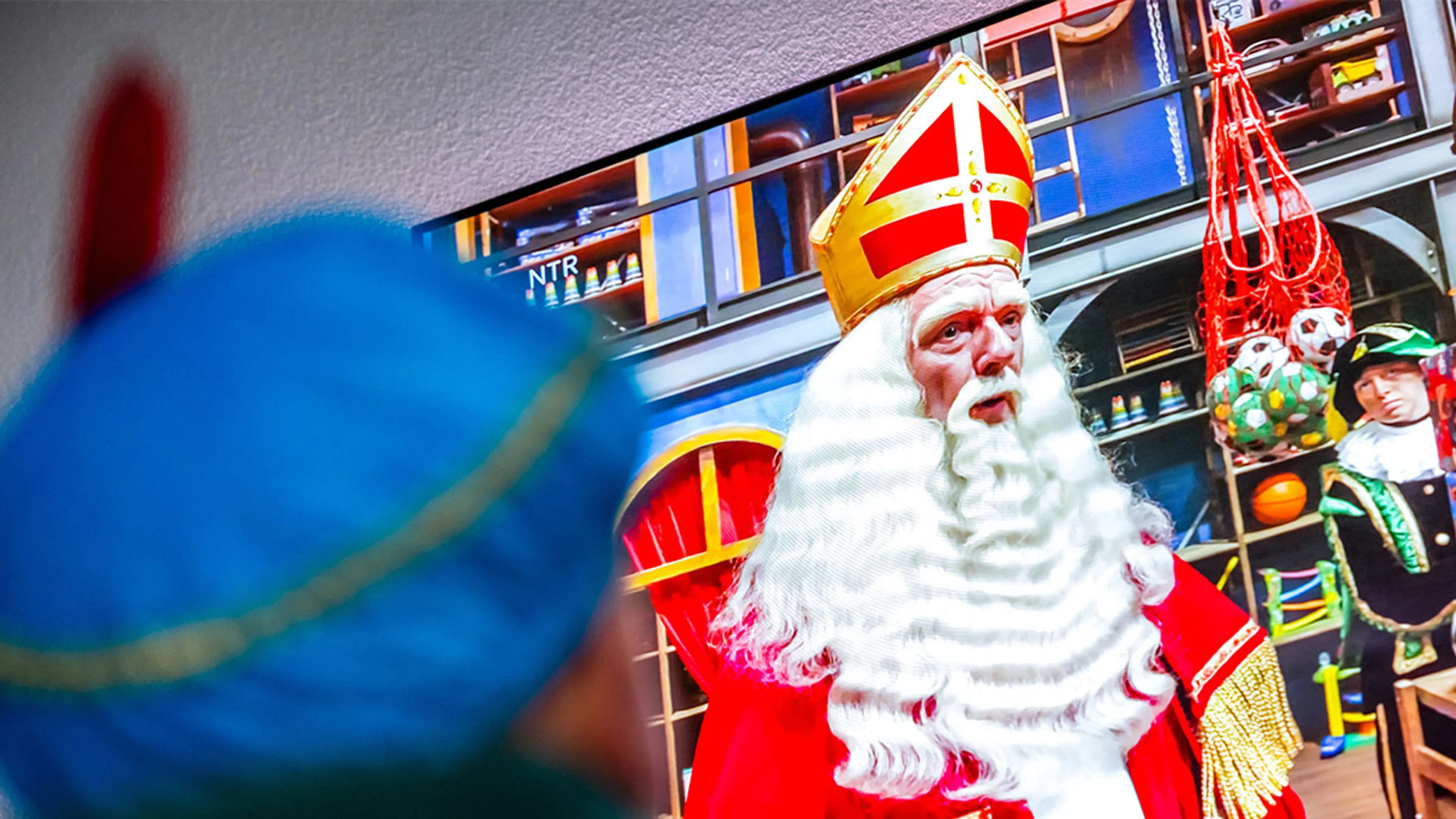 Bommen in het Pietenhuis?! Het Sinterklaasjournaal onder vuur