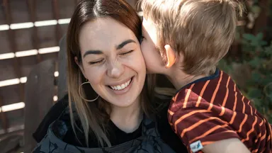 Sandra's bipolaire stoornis maakt moederrol zwaar: 'Ik liep kokhalzend naar zijn school'