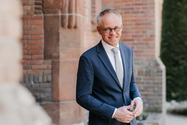 De nieuwe scriba van de PKN Kees van Ekris.