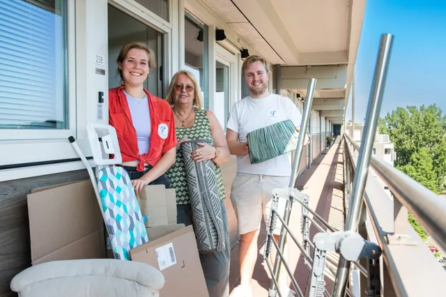 Iris Eggink laat buurten ontspullen met De ontspulknul: 'Veel mensen stellen het uit'.