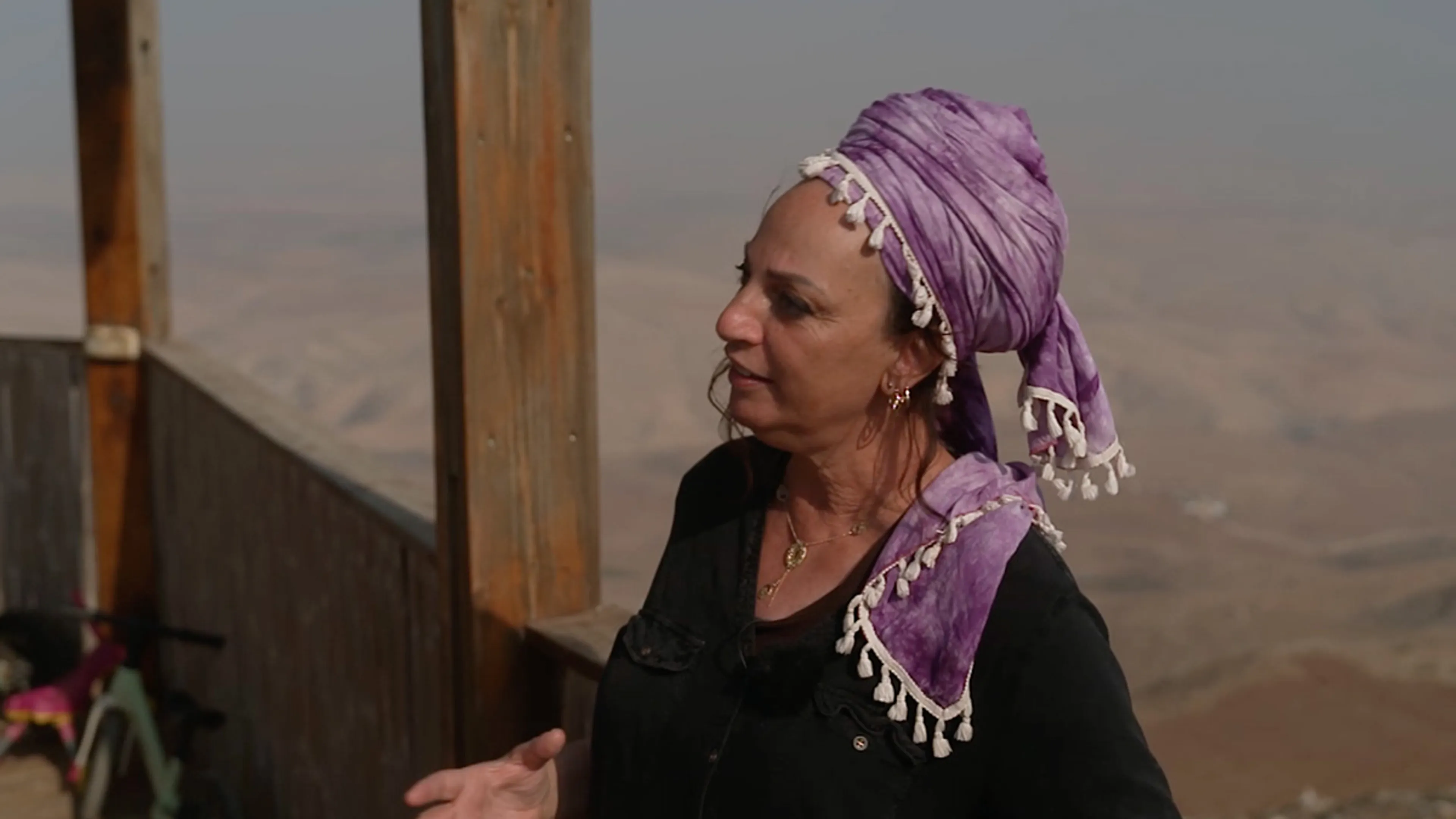 Joodse kolonisten in de Westelijke Jordaanoever. Israël heeft illegale nederzettingen op Palestijns gebied. Corinne en Mirjam delen erover in Dit is de Kwestie (EO).