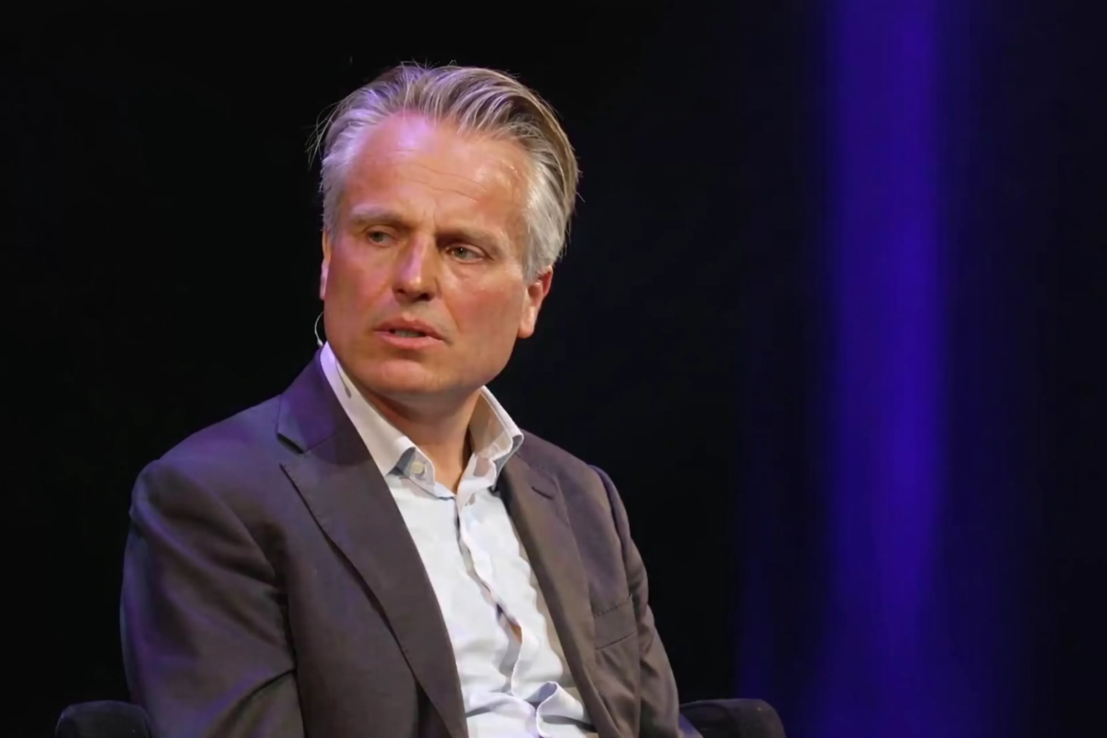 Joris Luyendijk in De Ongelooflijke Podcast, 'Russen noemen Rotterdam als stad om kernwapen op te gooien'