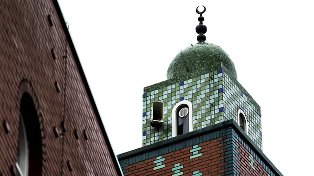 Verbod op gebedsoproepen van moskeeën? 'Dan ook geen kerkklokken meer'.