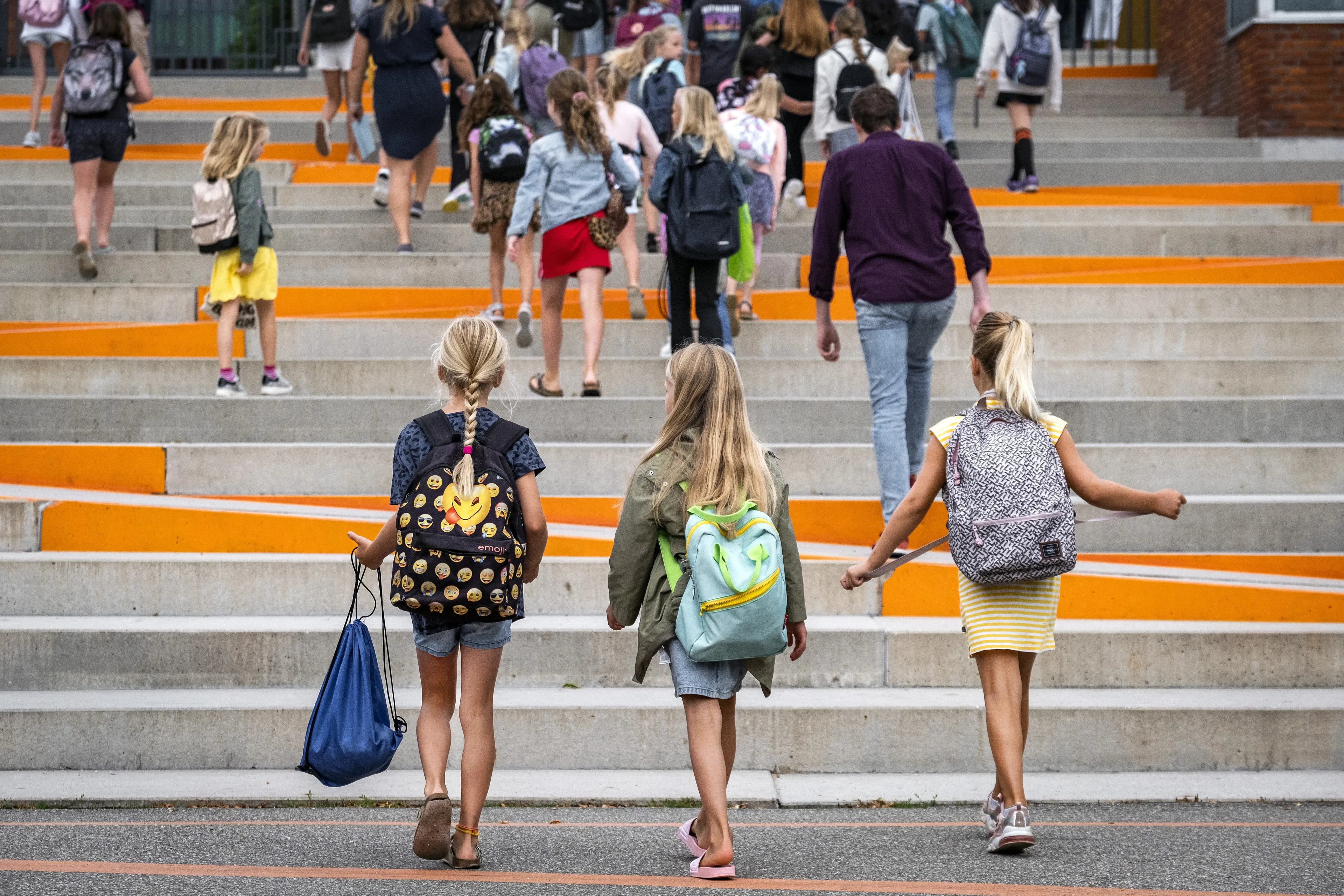 Kinderen tracken, schoolplein, apps, smartwatch