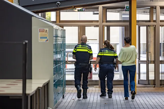 Door jongerengeweld in Beverwijk en Heemstede waren verschillende scholen gesloten. Een verdachte van de mishandeling is opgepakt.