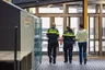 Door jongerengeweld in Beverwijk en Heemstede waren verschillende scholen gesloten. Een verdachte van de mishandeling is opgepakt.