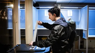 Stemmen vanaf 16 jaar: goed idee of totale waanzin? 'Nederland loopt achter'