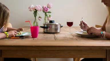 Van trouwring tot rekening: waarom vrouwen financieel de klos zijn na een echtscheiding