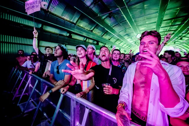 Gotu Jim treedt op tijdens de laatste dag van het driedaagse muziekfestival A Campingflight to Lowlands Paradise.