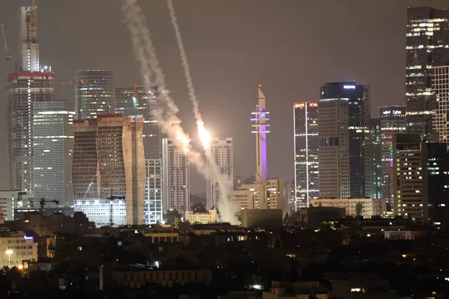 Iron Dome onderschept Iraanse raket in Tel Aviv, escalatie tussen Israël en Iran.