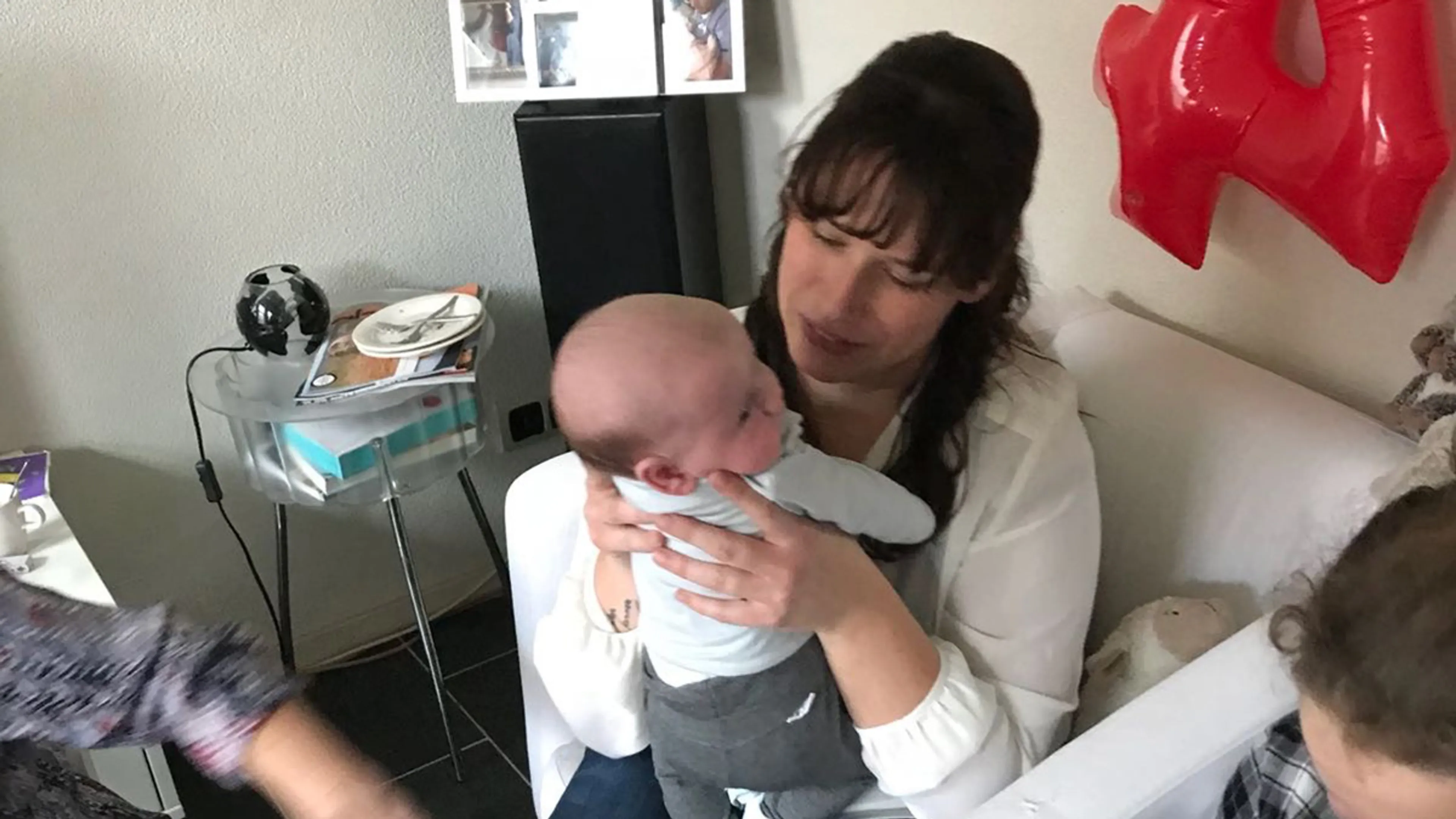 Levina was draagmoeder: 'Ondanks dat ik veel liefde voel, voelt ze niet als mijn kind'