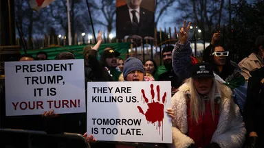 Gaat Trump ingrijpen in Iran? 'Laat hem het maar eens oplossen'