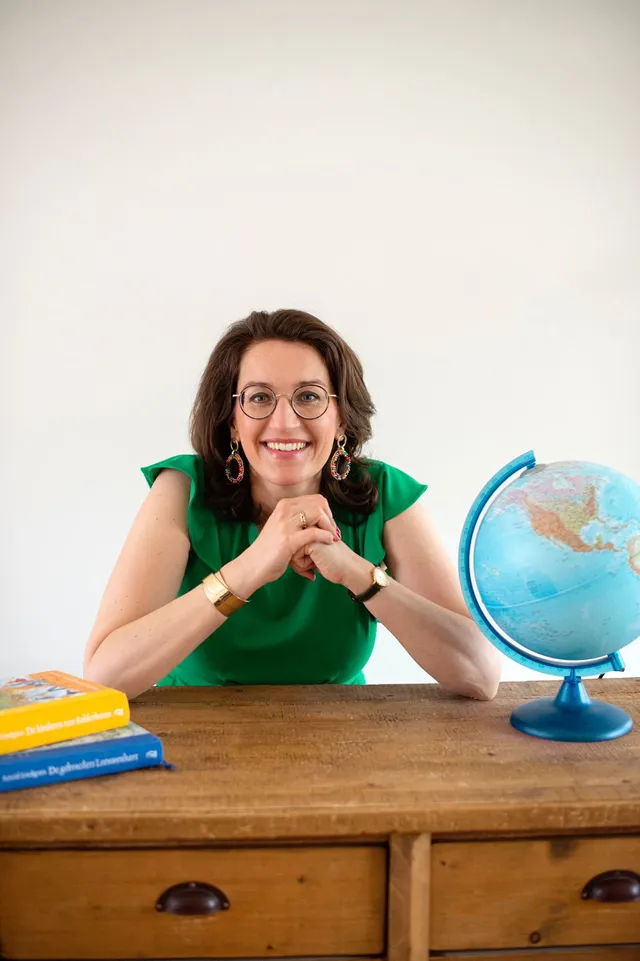 Juf Sofie van de Waart is onderwijsspecialist en deelt tips voor ouders van thuiszitters. Wat moet je doen als je kind vastloopt in het onderwijs?.