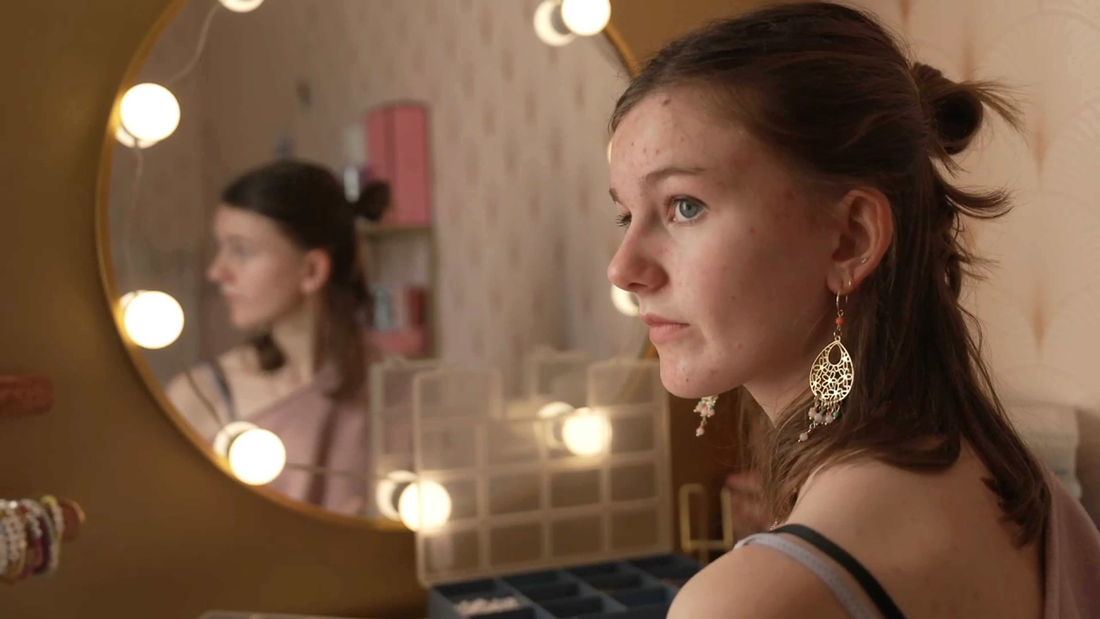 Aantal thuiszitters in Nederland groeit: 'Onderweg naar school probeerde ik uit de auto te springen'