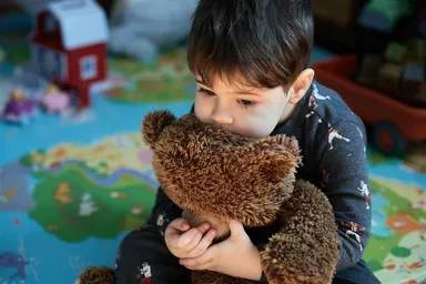 Pleegzorg piept en kraakt: kinderen te weinig gezien, hulp schiet tekort