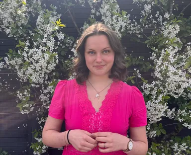 Romy lachte gelovige mensen uit maar kwam zelf tot geloof: ‘Ik was zo overdonderd’