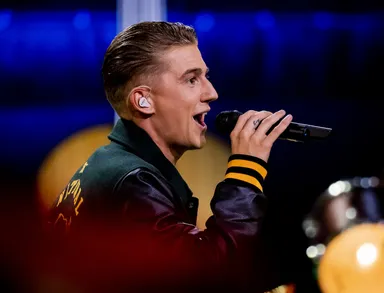 Is nieuw lied 'In de naam van Jezus' van Mart Hoogkamer spottend? 'Jezus kan wel tegen een stootje'