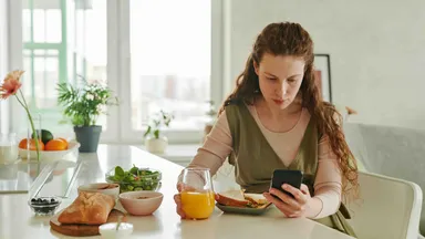 Populaire Bijbel-app verzamelt jouw data: 'Hij gaat direct van mijn telefoon af'