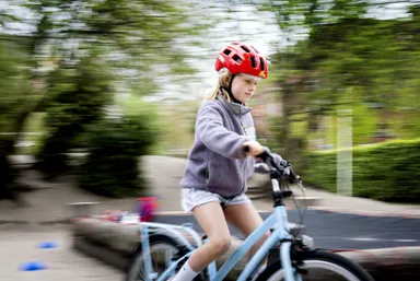 Hebben we straks allemaal een fietshelm op? 'Ik word erop aangesproken als mijn zoontje 'm niet draagt'