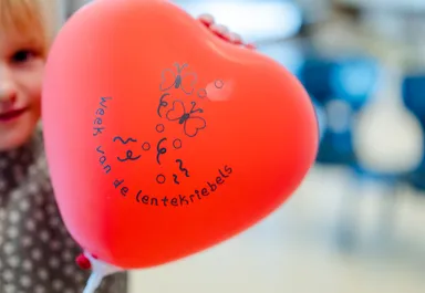 Lentekriebels of niet: hoe ver mogen scholen gaan in het bespreken van seksualiteit en relaties?