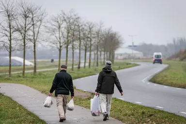 Azc-omwonenden krijgen duizend euro: 'Je jaagt mensen angst aan'