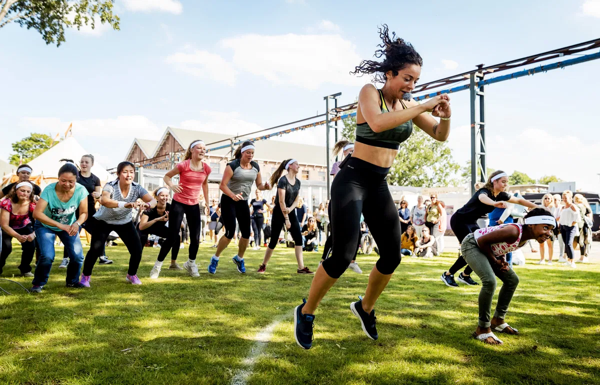 Veel Nederlanders Sporten Te Weinig: Hoe Komen We Van De Bank Af? - DIT