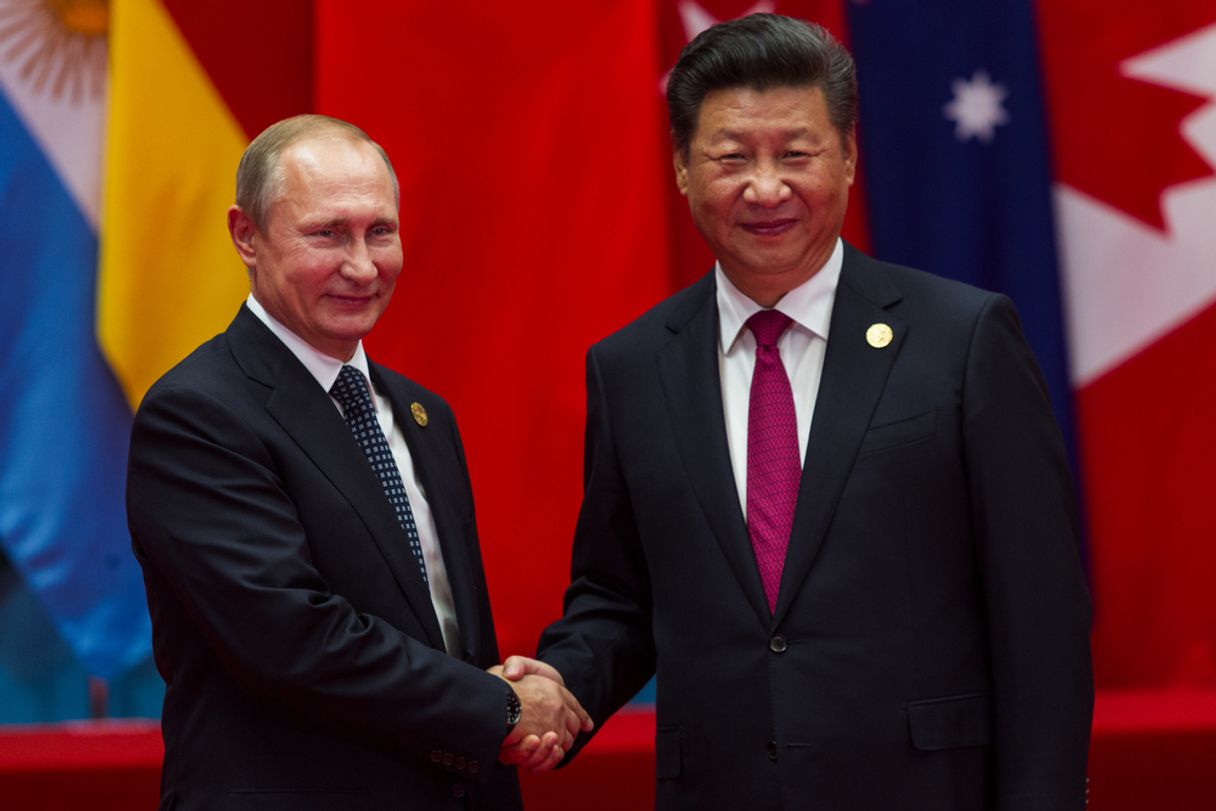 NAVO haalt keihard uit naar China: olie op het vuur? 'Risico dat we koude oorlog inrommelen'
