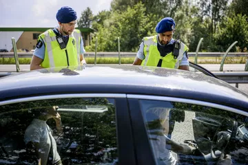 Moet Nederland weer grenscontroles invoeren? 'Je ziet meteen dat er files ontstaan'