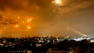 Hoe komt Hamas toch aan al dat geld voor raketten en drones?