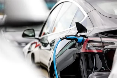 Moeten elektrische auto's goedkoper worden?