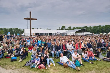 Wat gaat er mis in evangelische kerken? 'Als je niet geneest, dan heb je niet genoeg geloof'