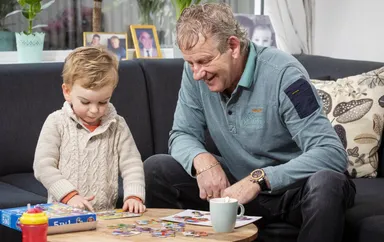 Mannen worden steeds later vader: ‘Ben je met opa op pad?’