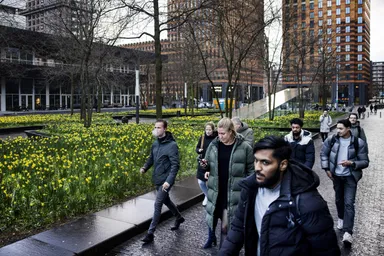 Loonkloof groeit: ‘Doorbreek als vrouw het taboe en vraag je mannelijke collega wat hij verdient’