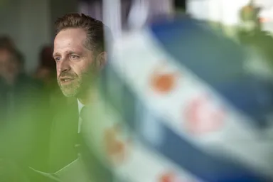 Hugo de Jonge wil de Friese taal beschermen: 'Ik vraag me af of dit zin heeft'