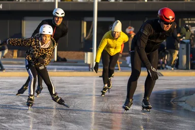 Verplicht een helm op bij het schaatsen: goed voor de veiligheid of betutteling?