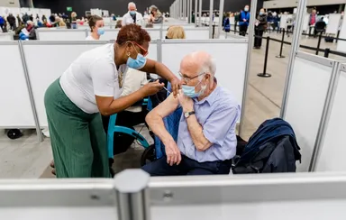 Was het Nederlandse vaccinatiebeleid effectief? 'Lagere kans om te sterven aan corona'