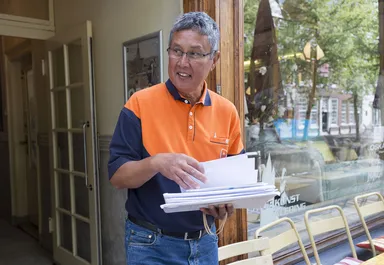 Een postzegel wordt nóg duurder: dit ben je straks kwijt voor een kaartje naar oma