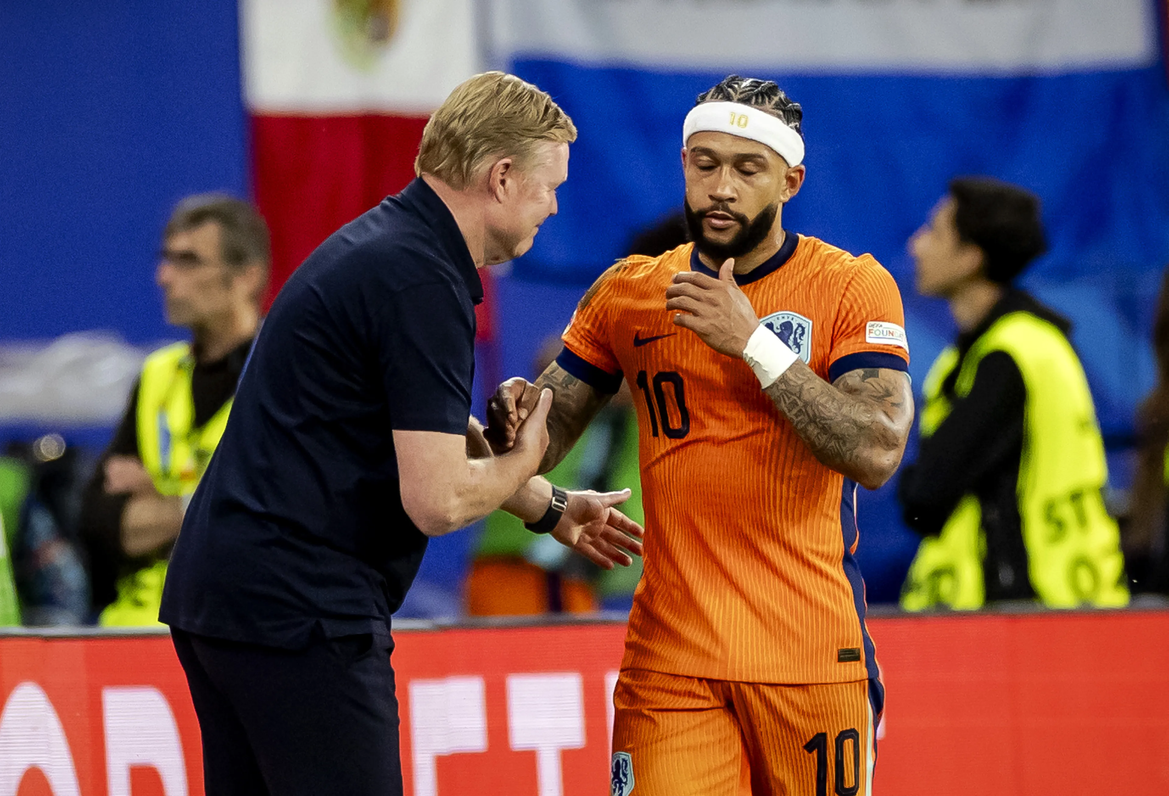 Wie moet er in de spits bij Oranje? 'Depay is het net niet, Weghorst levert tenminste'