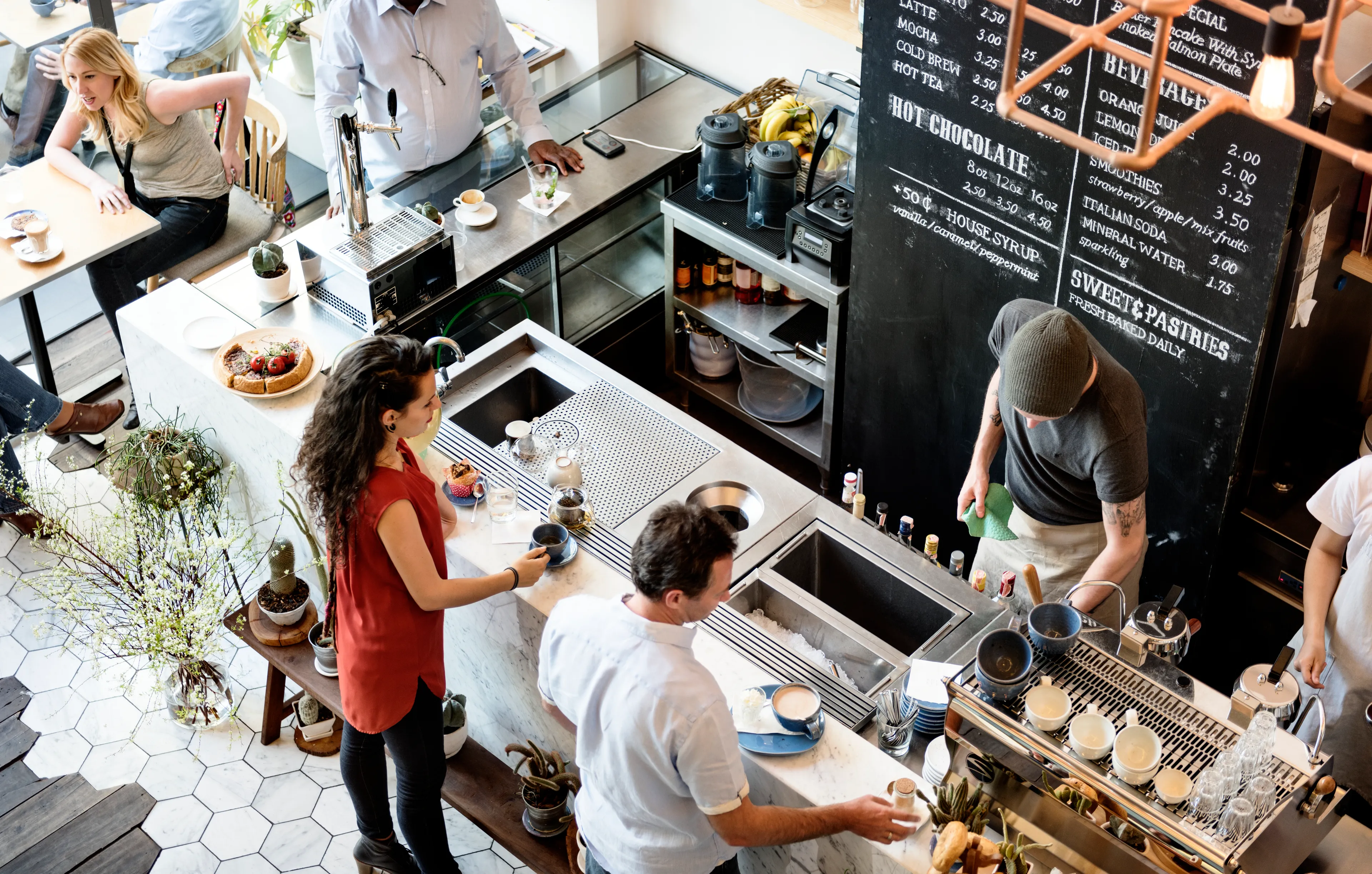 Bruine cafés veranderen in hippe koffietenten. Is dat erg?