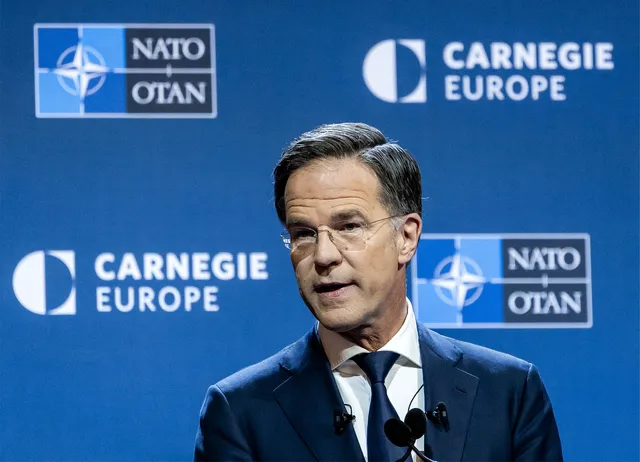 Mark Rutte waarschuwt dat we ons geestelijk moeten voorbereiden op oorlog in zijn eerste grote toespraak als secretaris-generaal van de NAVO. Hij doelt daarmee op oorlog tussen Rusland en Noord-Korea tegen Oekraïne en NAVO-landen.