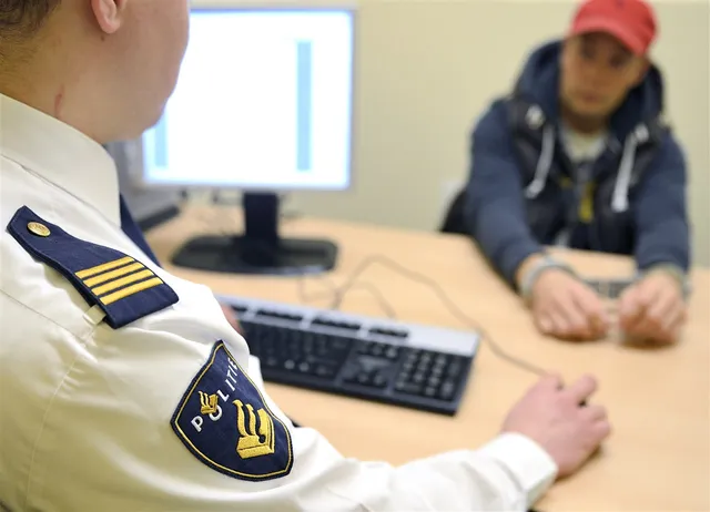 Onderzoekers zijn een AI-toepassing aan het ontwikkelen die in de plaats van de politie verklaringen van slachtoffers en getuigen kan afnemen. Zo kan de politie sneller en efficiënter werken, is het idee. Maar is dat wel verantwoord?.