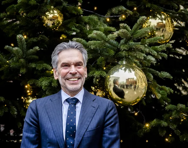 Dick Schoof kerstboom libelle YouTube Instagram.