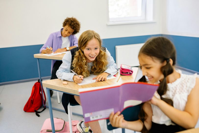 Miljoenen schoolboeken belanden na een jaar in de prullenbak: moet dit stoppen?